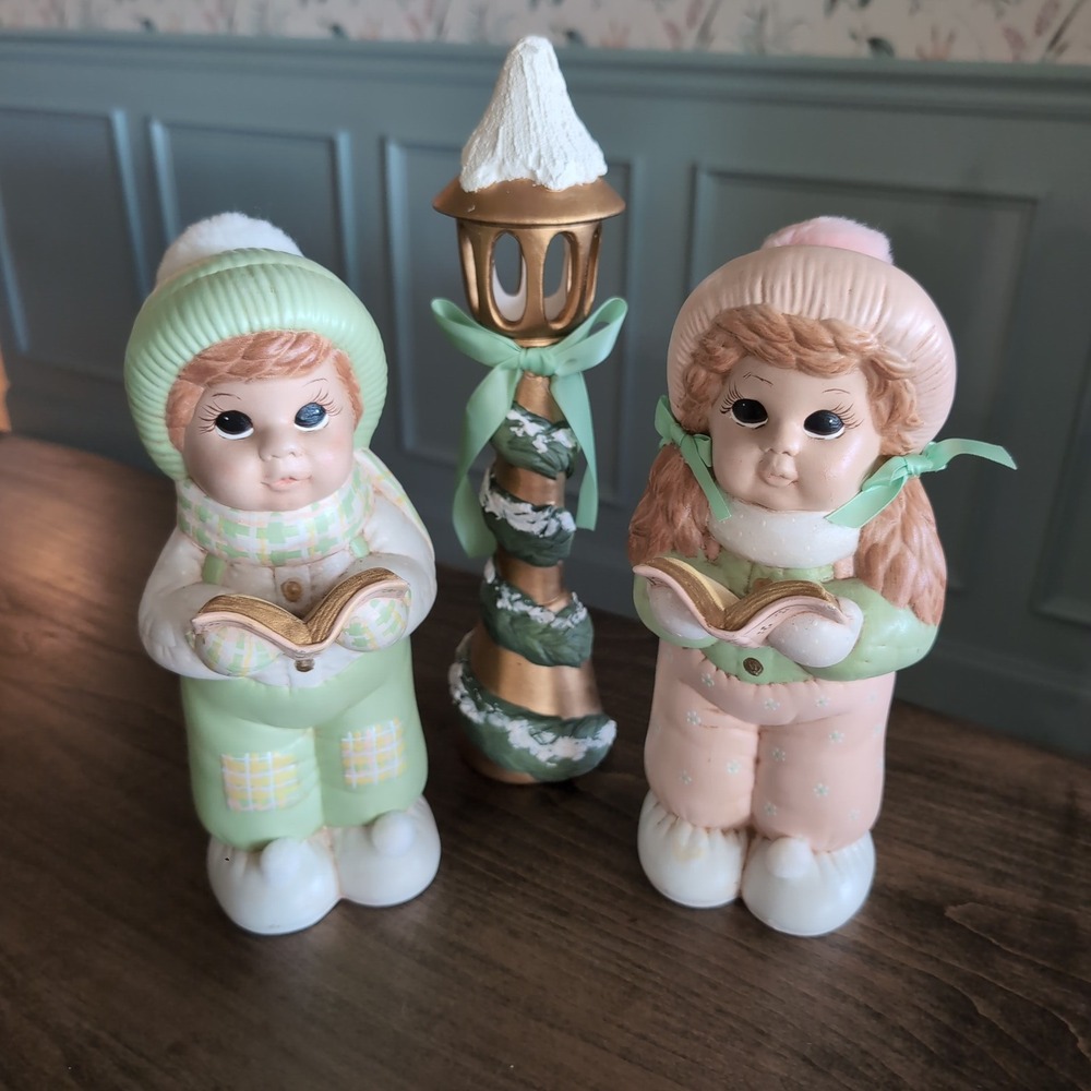 Vintage Ceramic Christmas Carolers Figurine Kid Set Pastel Green Pink 3pc Retro